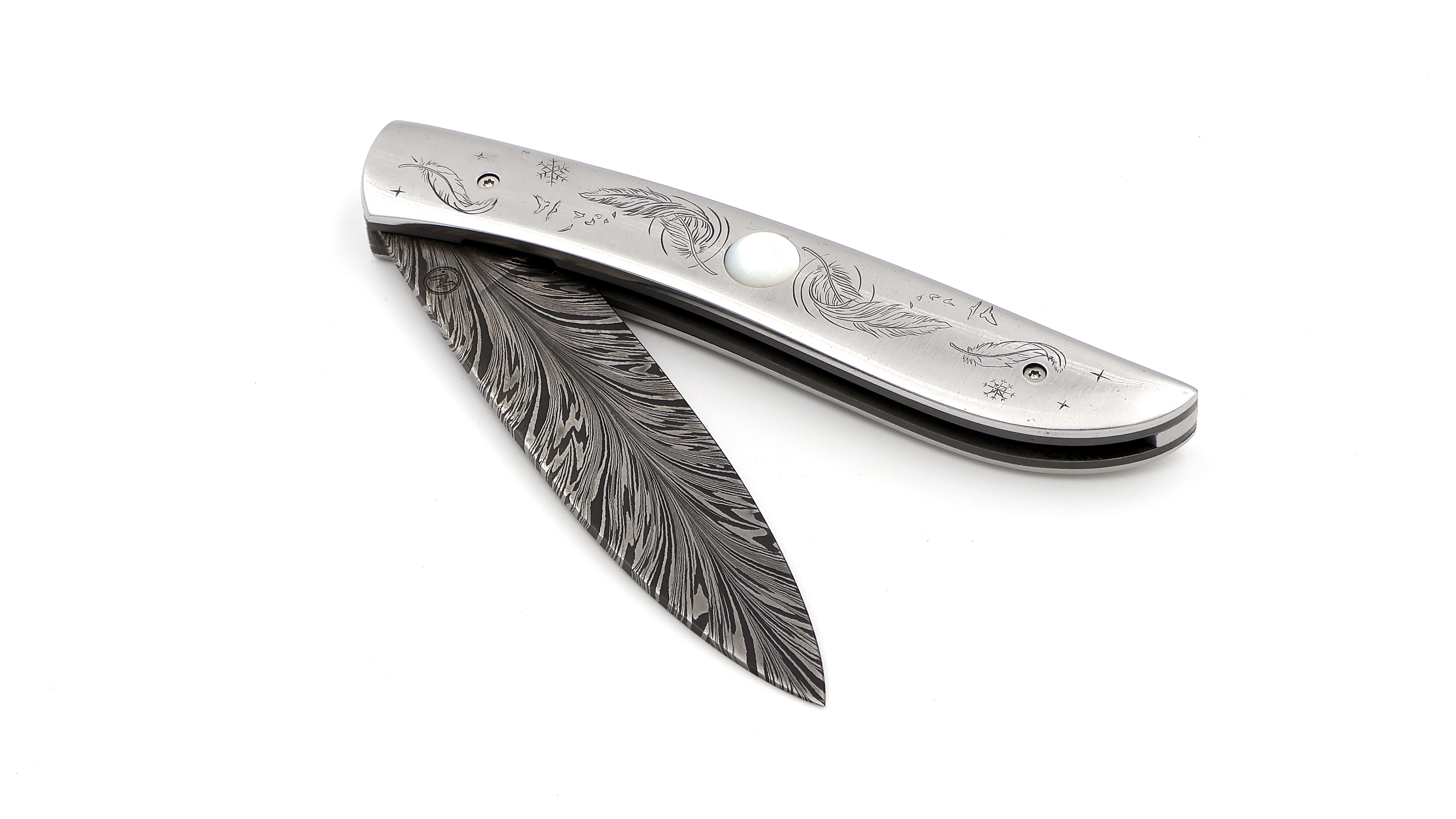 Atelier NÉVÉ Tim Bernard unique piece with feather damascus blade