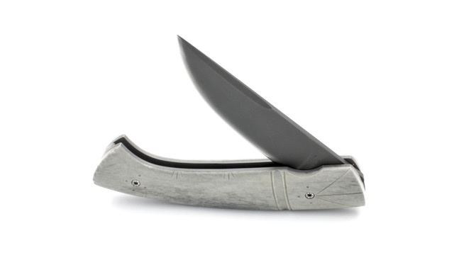 D73CD736-CAE4-40E2-8492-A8B73B06B6E3_4_5005_c MANU LAPLACE 1515 INUIT Rentierknochen grau