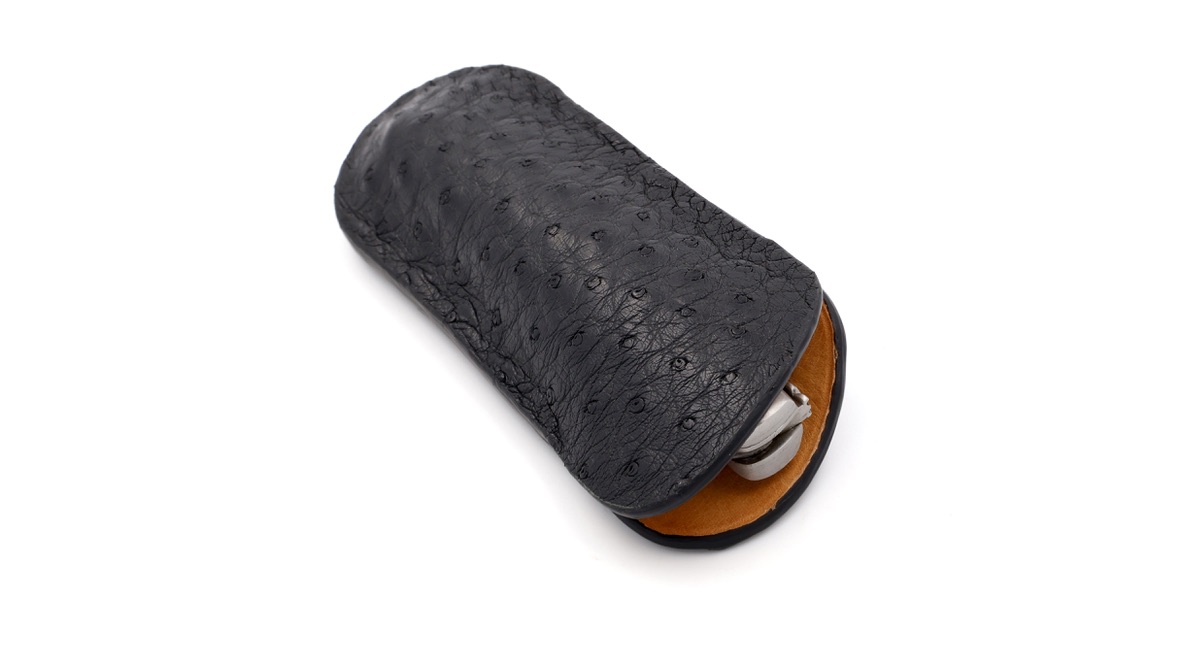 Atelier N°7 Stecketui Straussenleder schwarz 14 cm  Atelier N°7 Stecketui Straussenleder schwarz 14 cm