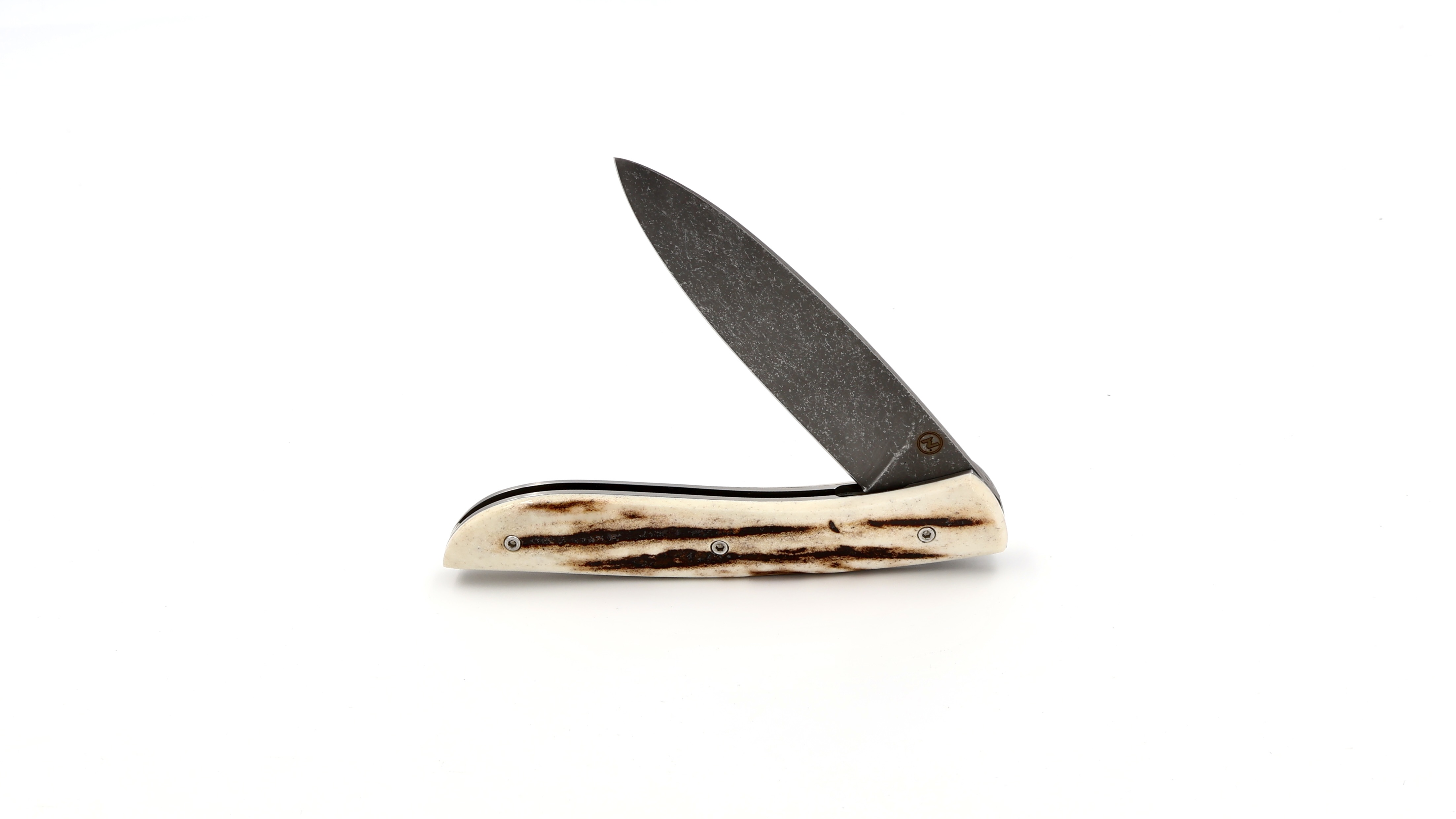 Atelier NÉVÉ Tim Bernard staghorn stonewashed blade, hammered plates
