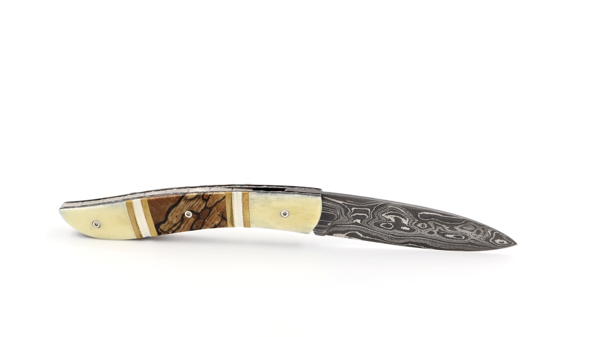 Atelier NÉVÉ Tim Bernard Nordique damascus blade, hammered plates