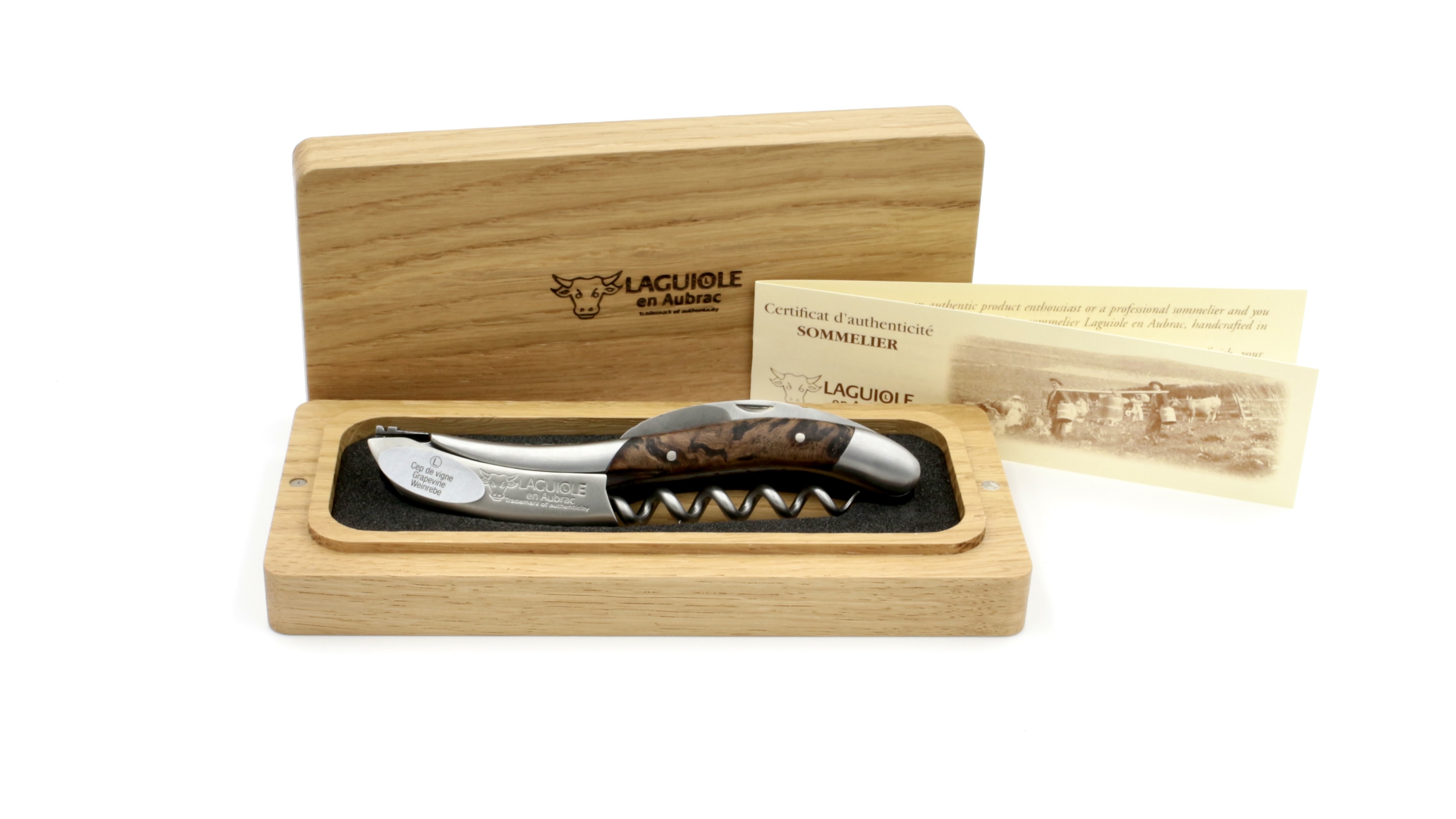 Laguiole en Aubrac Laguiole Sommelier knife with guillochage, special bee