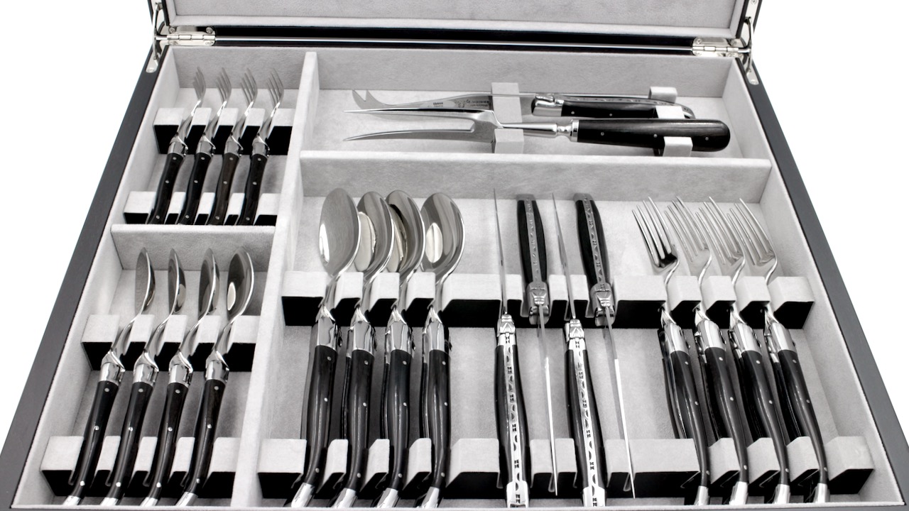 Laguiole en Aubrac cutlery set for four persons ebony