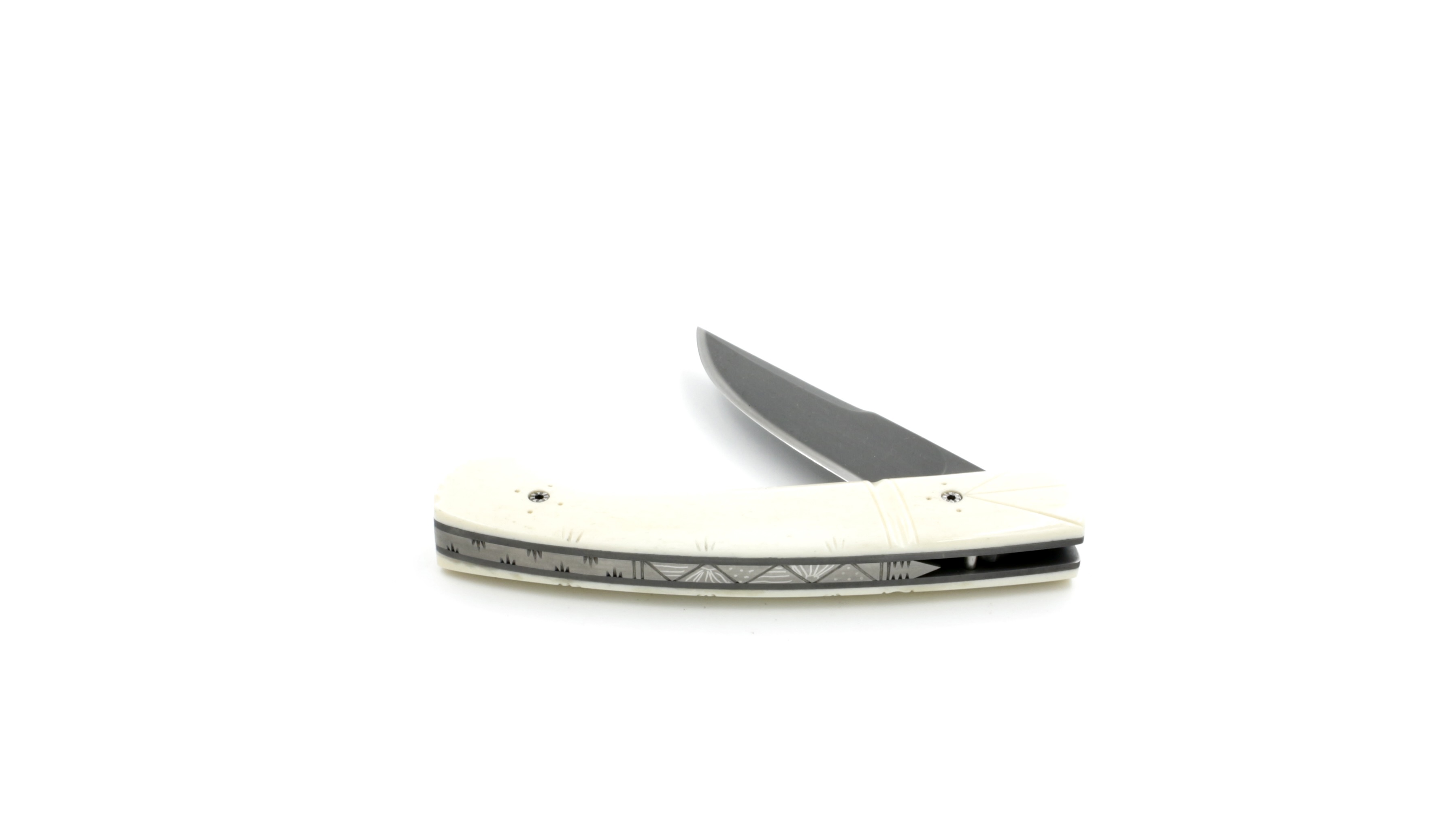 3EFFAF27-D6D5-4958-9B2A-26422EF38E09_1_201_a MANU LAPLACE 1515 INUIT Rentierknochen