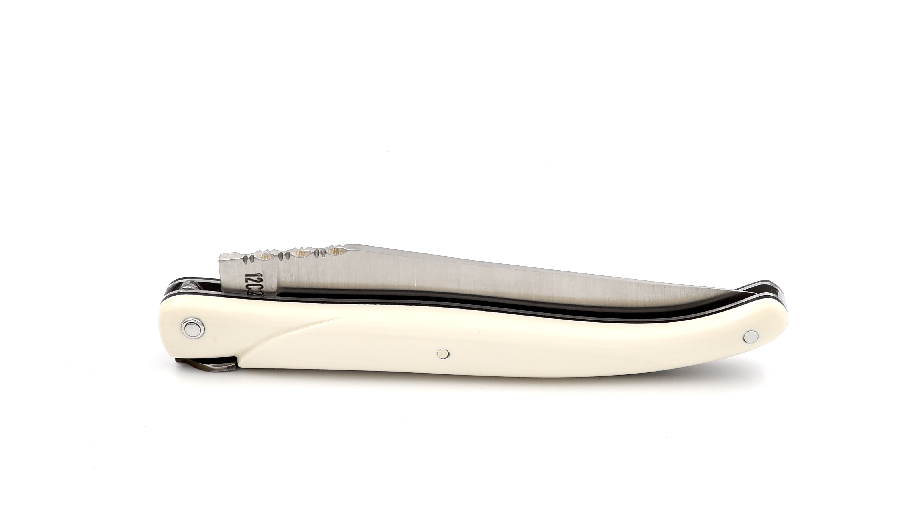 Laguiole en Aubrac mammothivory full handle Queen bee chiseled plates 12 cm