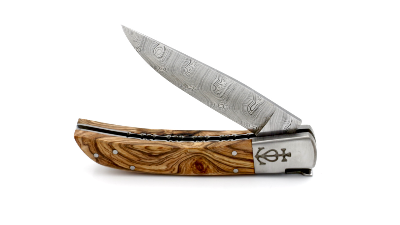 IMG_3037z5vXUx5zquHjh Le Camarguais Olive guillochiert Damast 12 cm