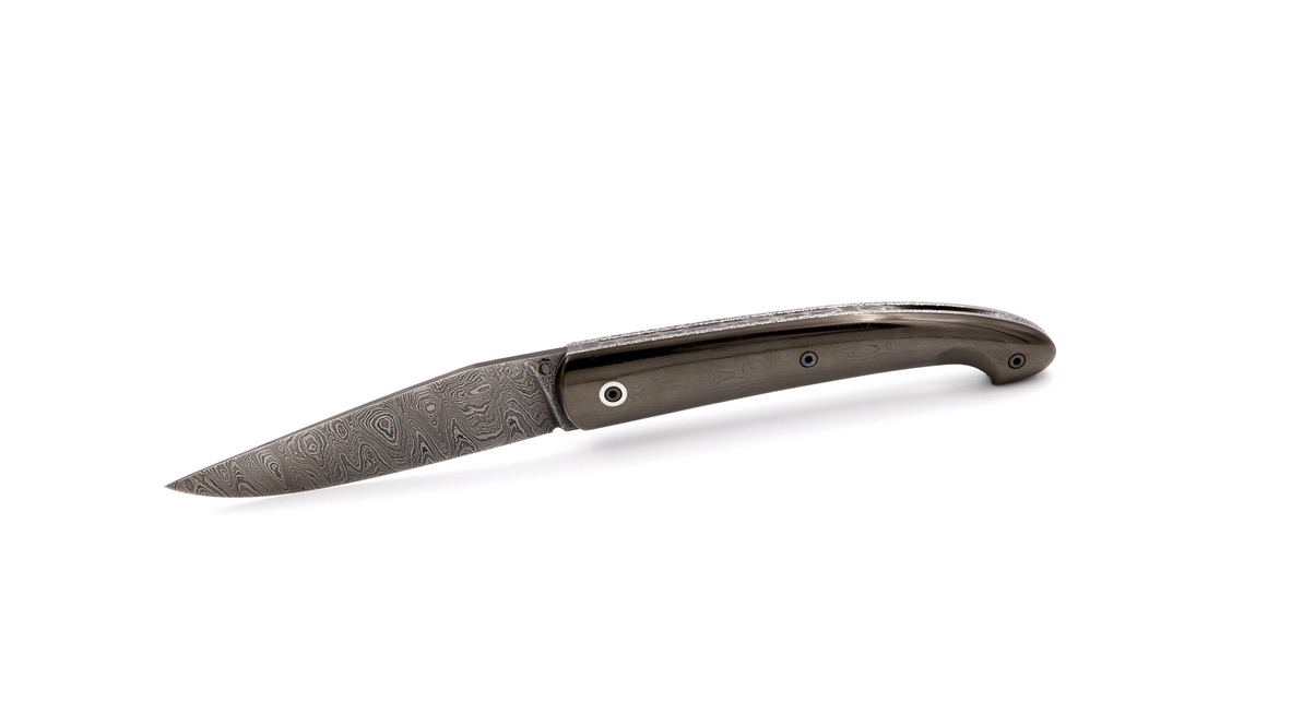 Atelier Ôdae Le PASSAGER  Karbonfiber handgeschmiedete Damastklinge  Atelier Ôdae Le PASSAGER  Karbonfiber handgeschmiedete Damastklinge