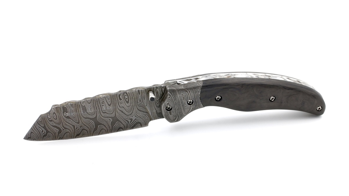 Oliver Moretti linerlock knife damascus blade carbon scales 