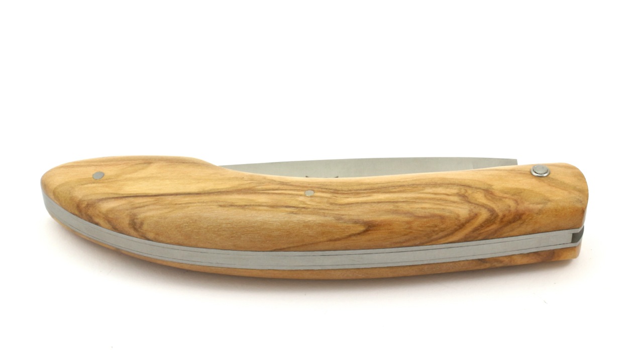 Capucin-13-olive-3 Laguiole en Aubrac Capucin Olive 13 cm inklusive Gürtel Etui